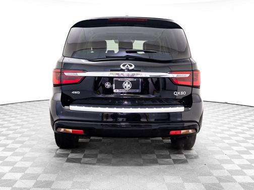 2023 INFINITI QX80 Luxe