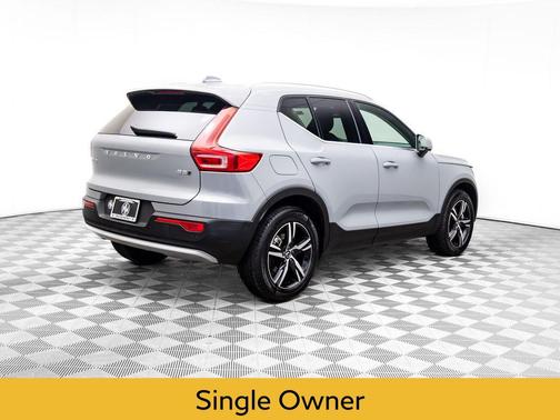 2025 Volvo XC40 B5 Core Bright Theme