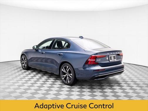 2024 Volvo S60 B5 Plus Dark Theme