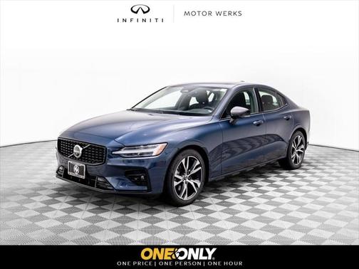 2024 Volvo S60 B5 Plus Dark Theme