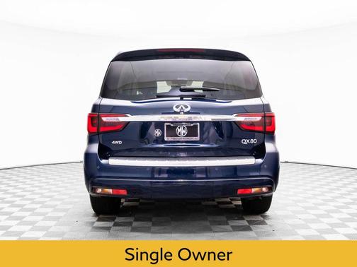 2022 INFINITI QX80 Luxe