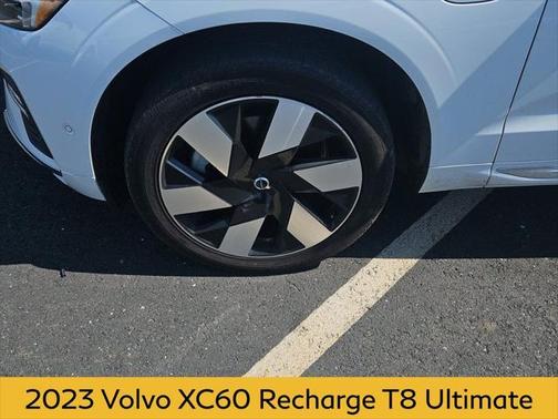 2023 Volvo XC60 Recharge Plug-In Hybrid T8 Ultimate Bright Theme