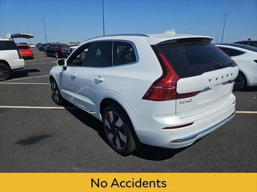 2023 Volvo XC60 Recharge Plug-In Hybrid T8 Ultimate Bright Theme