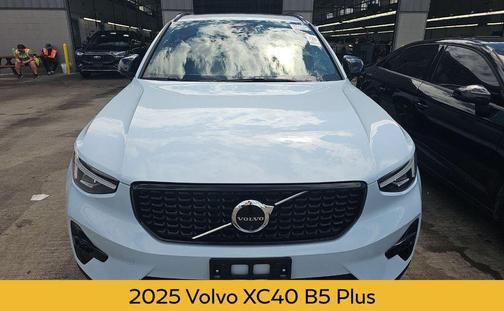 2025 Volvo XC40 B5 Plus Dark Theme