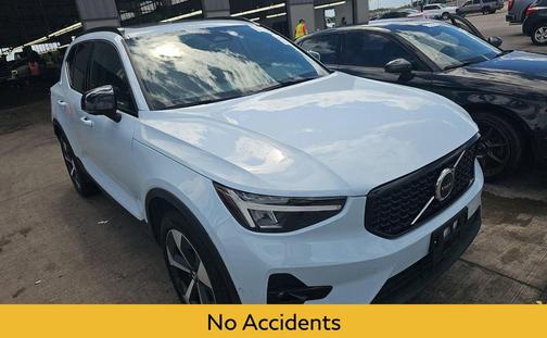 2025 Volvo XC40 B5 Plus Dark Theme
