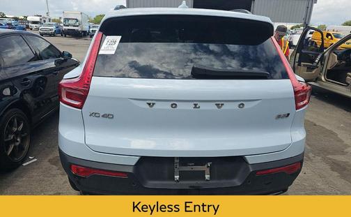 2025 Volvo XC40 B5 Plus Dark Theme