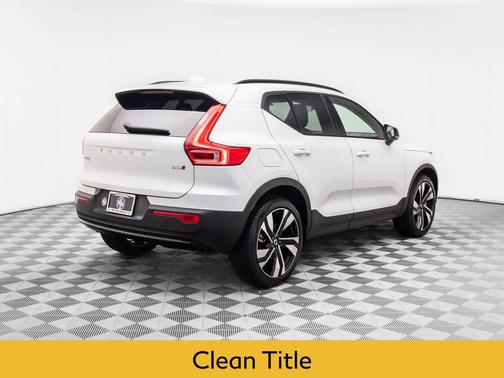 2025 Volvo XC40 B5 Plus Dark Theme