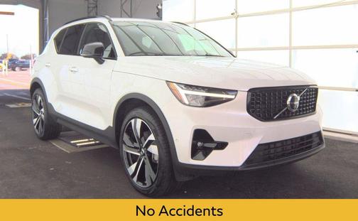 2025 Volvo XC40 B5 Plus Dark Theme
