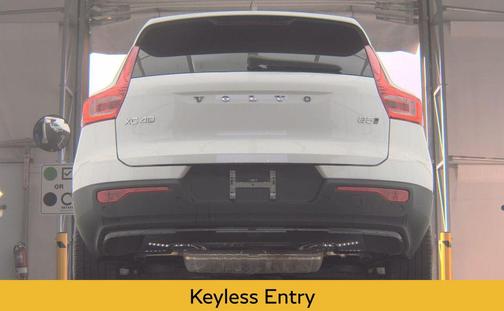 2025 Volvo XC40 B5 Plus Dark Theme
