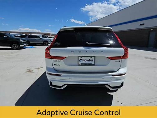 2024 Volvo XC60 B5 Ultimate Dark Theme