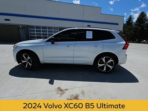 2024 Volvo XC60 B5 Ultimate Dark Theme