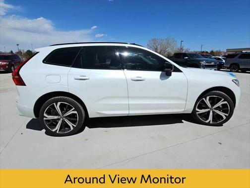 2024 Volvo XC60 B5 Ultimate Dark Theme