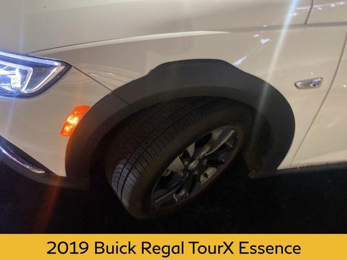 2019 Buick Regal TourX AWD Essence