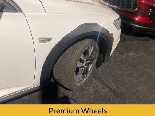 2019 Buick Regal TourX AWD Essence