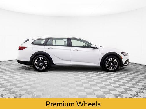 2019 Buick Regal TourX AWD Essence