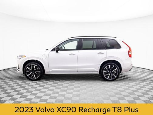 2023 Volvo XC90 Recharge Plug-In Hybrid T8 Plus Dark Theme 7-Seater