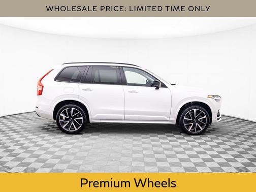 2023 Volvo XC90 Recharge Plug-In Hybrid T8 Plus Dark Theme 7-Seater