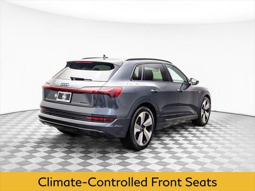 2022 Audi e-tron Premium Plus