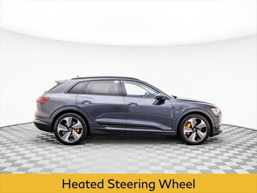 2022 Audi e-tron Premium Plus