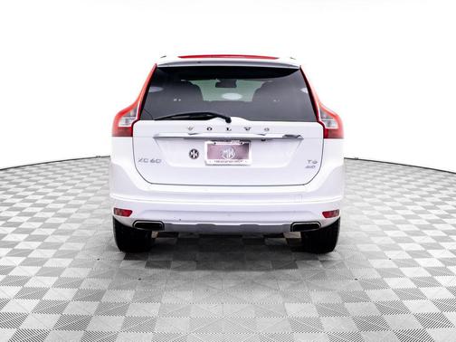 Crystal White Pearl 2015 Volvo XC60 T6 Premier Plus