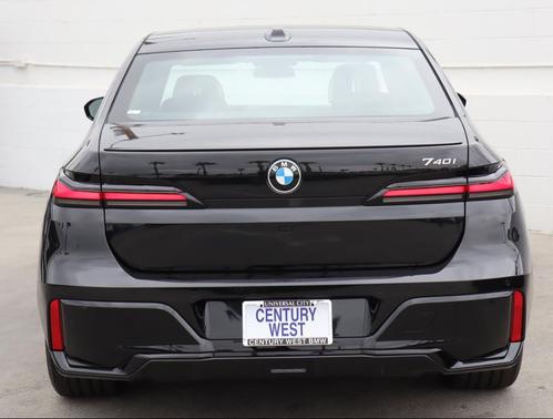 2026 BMW 740 i