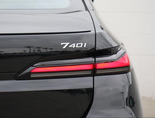 2026 BMW 740 i