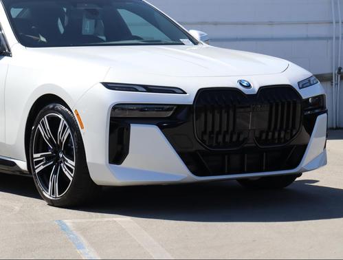2026 BMW 750e i xDrive