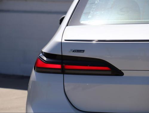 2026 BMW 750e i xDrive