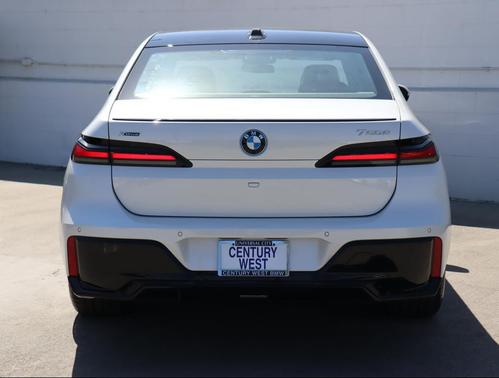 2026 BMW 750e i xDrive