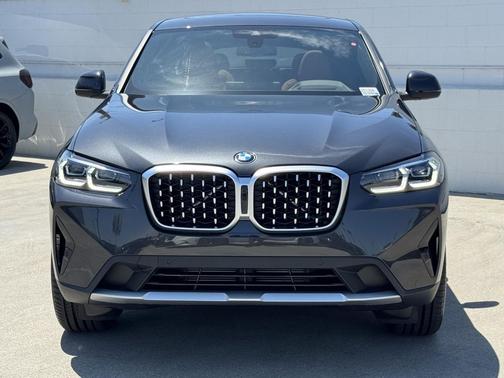 2025 BMW X4 xDrive30i
