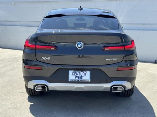 2025 BMW X4 xDrive30i