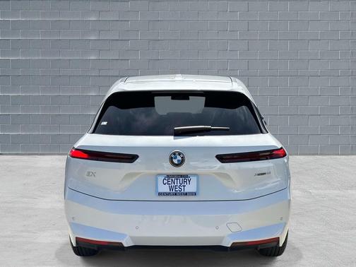 Mineral White Metallic 2026 BMW iX xDrive45