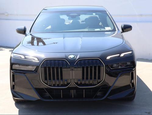 2026 BMW 750e i xDrive