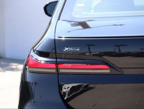2026 BMW 750e i xDrive