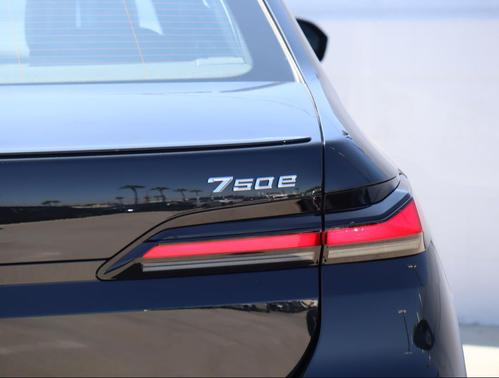 2026 BMW 750e i xDrive