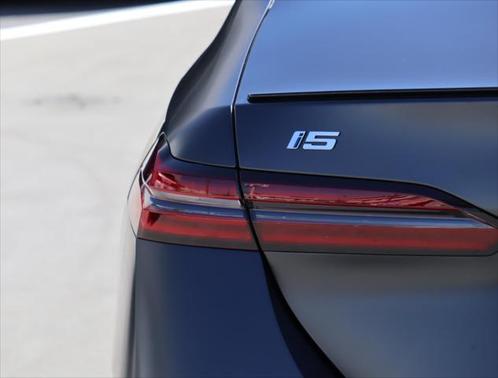 2025 BMW i5 xDrive40