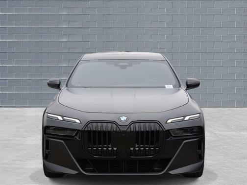 2023 BMW 740 i