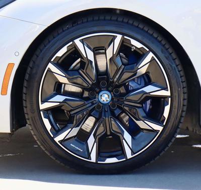 2025 BMW i5 xDrive40