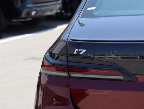 2024 BMW i7 M70