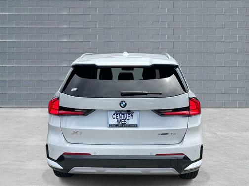 Mineral White Metallic 2026 BMW X1 xDrive28i