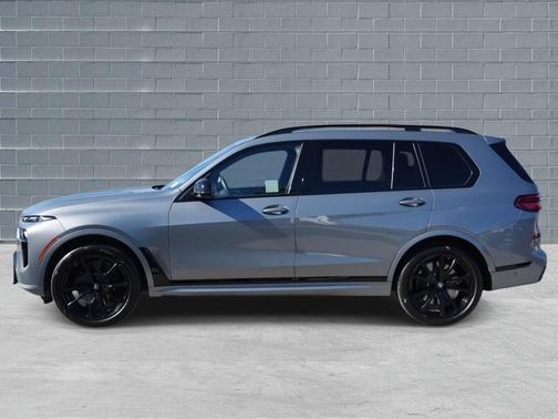 2025 BMW X7 M60i
