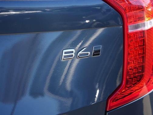 2023 Volvo XC90 B6 Ultimate 7-Seater