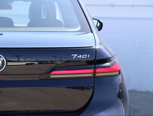 2025 BMW 740 i