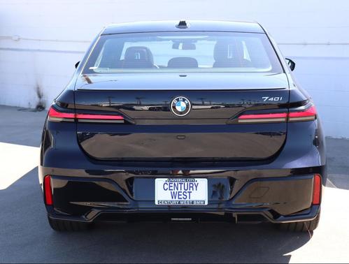 2025 BMW 740 i