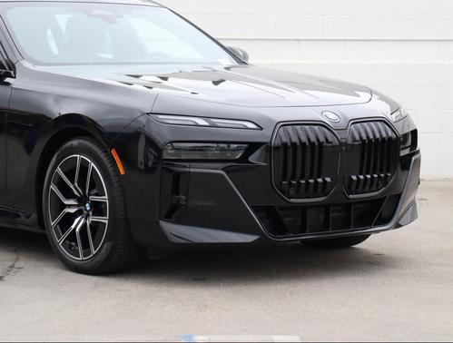 2026 BMW 750e i xDrive