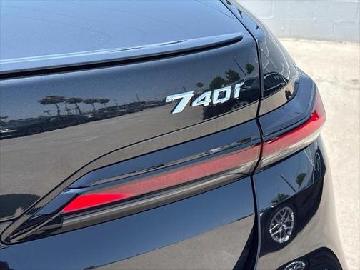 2025 BMW 740 i