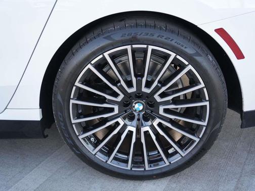 2026 BMW 740 740i
