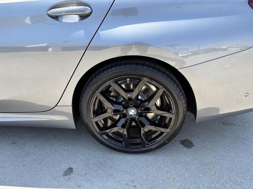 2025 BMW 330 i