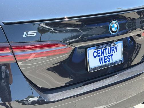 Black Sapphire Metallic 2026 BMW i5 eDrive40