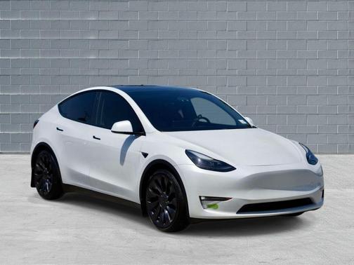 Pearl White Multi-Coat 2023 Tesla Model Y Performance Dual Motor All-Wheel Drive